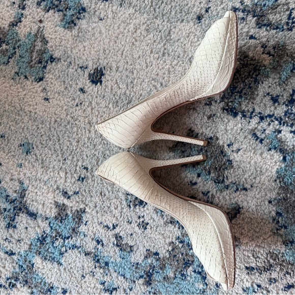 Christian Dior Python Pumps - Picture 5 of 9